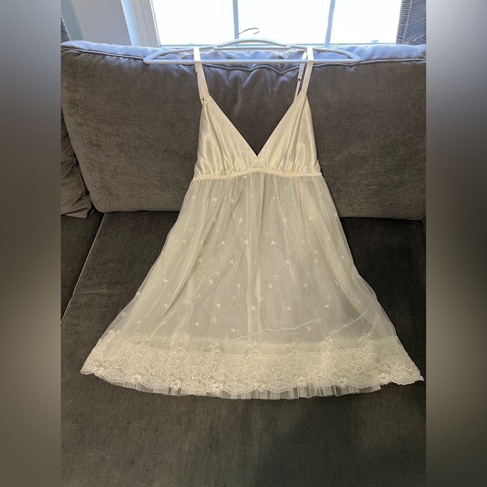 Flora Nikrooz Elegant White Lace Chemise Nightgown